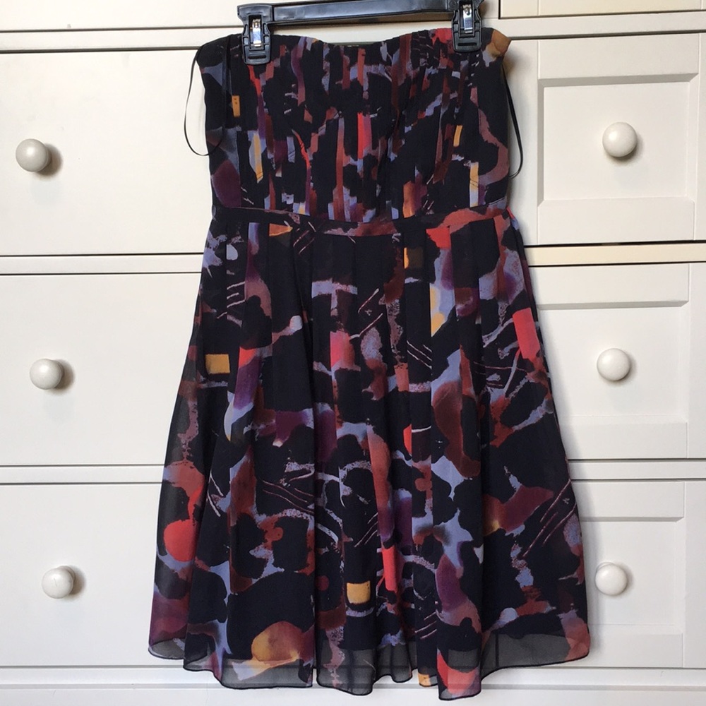 Strapless patterned dress with exposed zipper